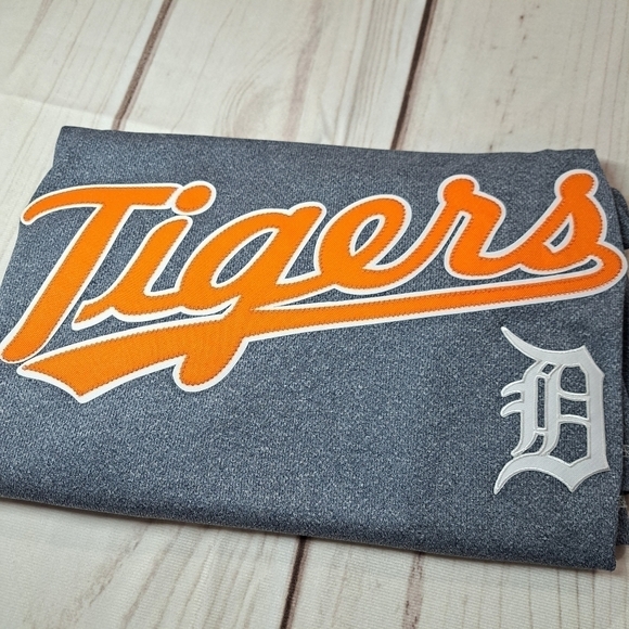 Other - 3 FOR 12 SALE Detroit Tigers Shirt Size Mens M